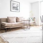 Johouse Apartment 11