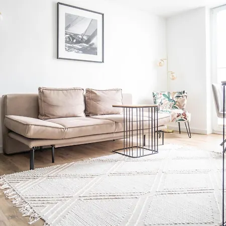 Johouse 11 Apartment